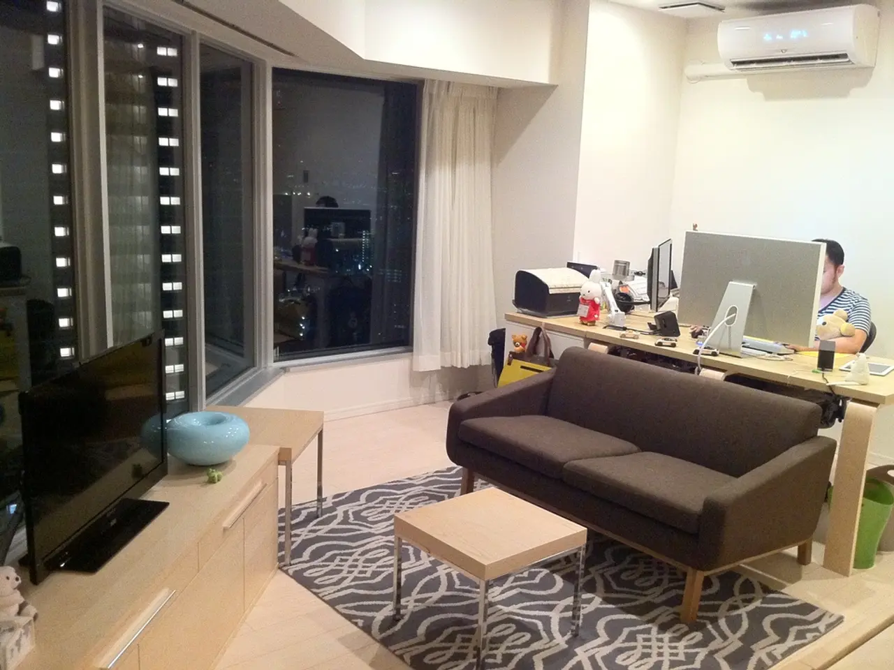 Habitudine delle vacanze di chiudere le tende potrebbe não essere la migliore per la sicurezza...