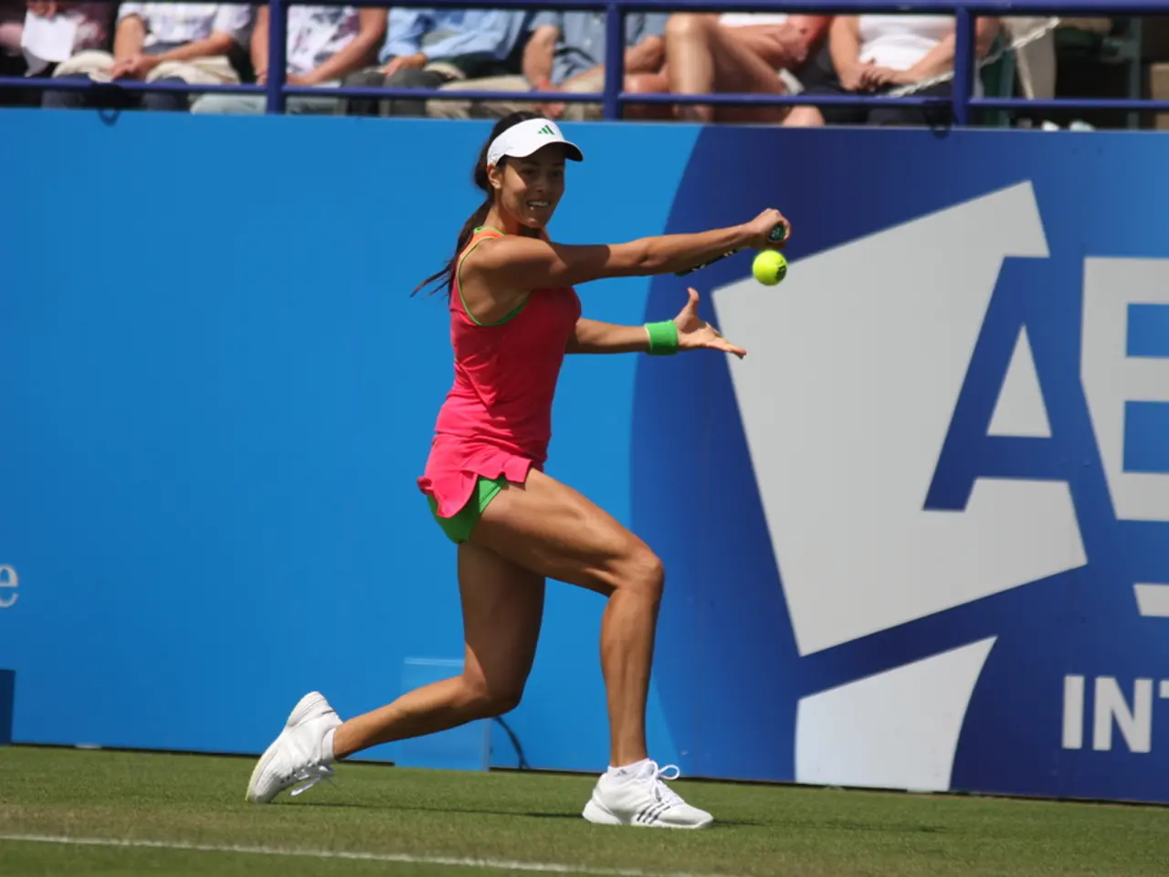 Serena Williams omaggia la collega tennista Maria Sharapova con l'ammissione alla International...