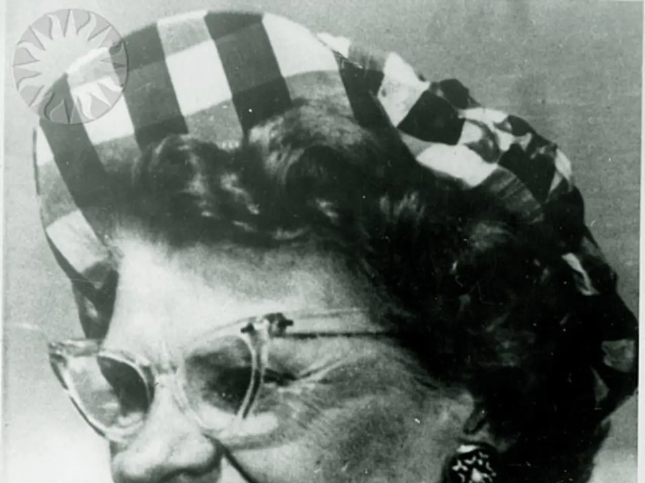 Kate McKinnon esprime profonda affetto per Angela Merkel, discutendo il ruolo dell'umorismo durante...