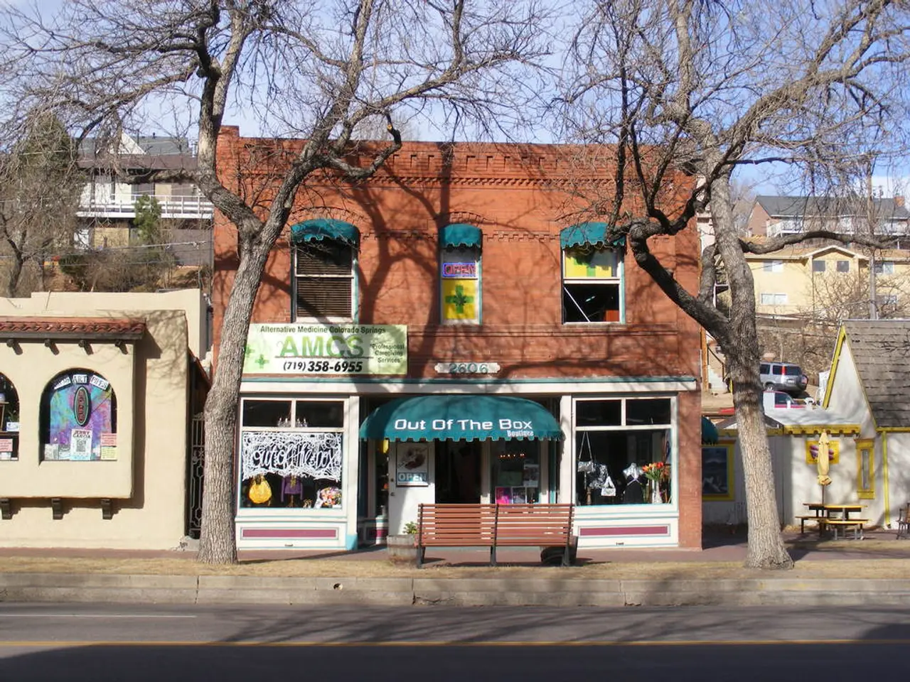 Abbonamento illegale degli alberi per la creazione di marciapiedi non autorizzati diffuso a...