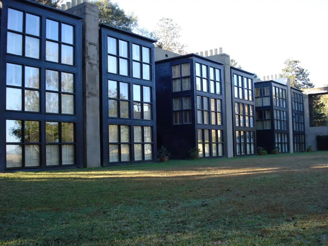 Progetto edile di Sarah Beeny minacciato di demolizione per aggiunte non autorizzate senza...