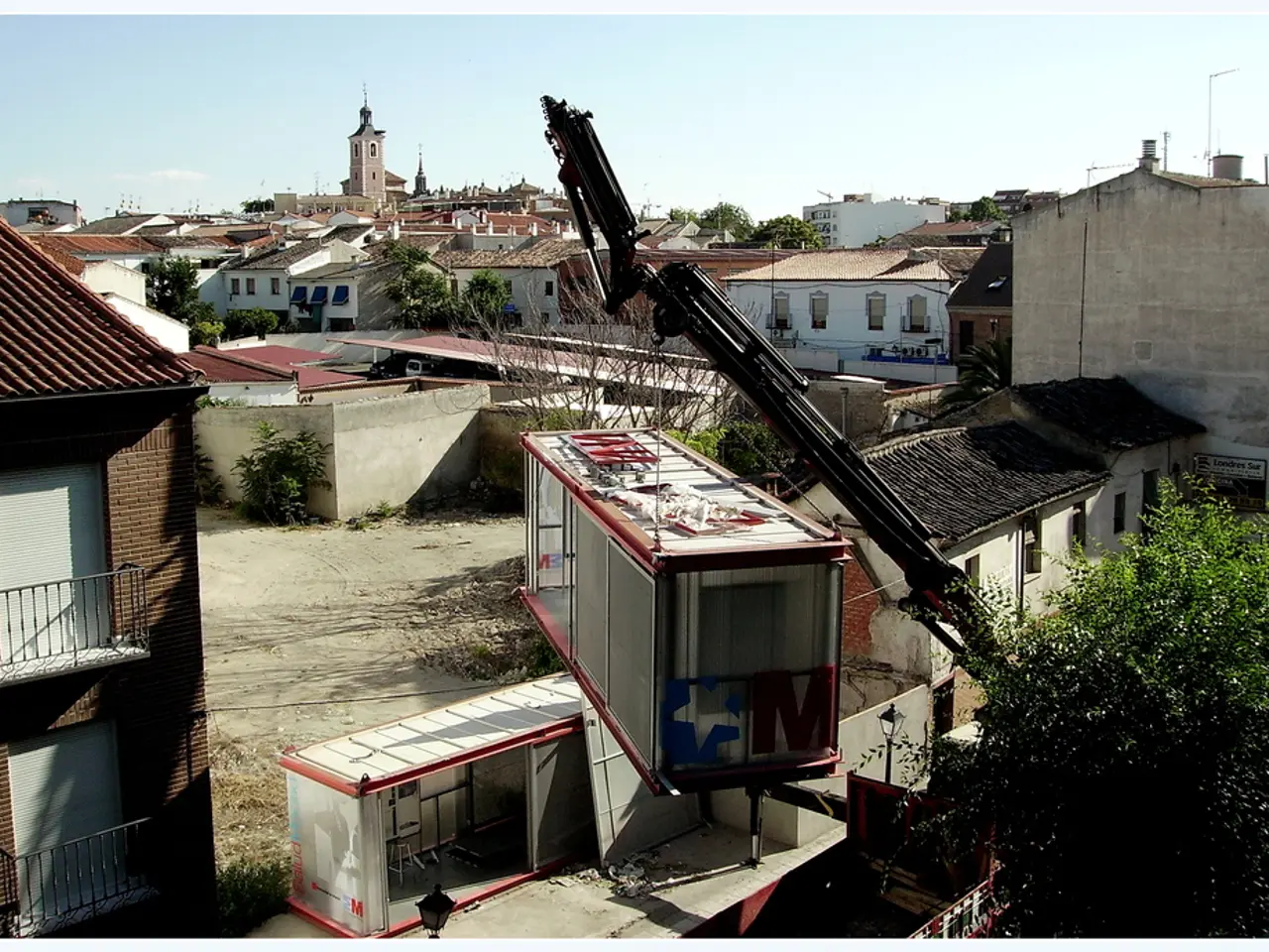 Gru in Magonza vacilla sull'orlo del crollo, costringendo l'evacuazione di 10 proprietà...