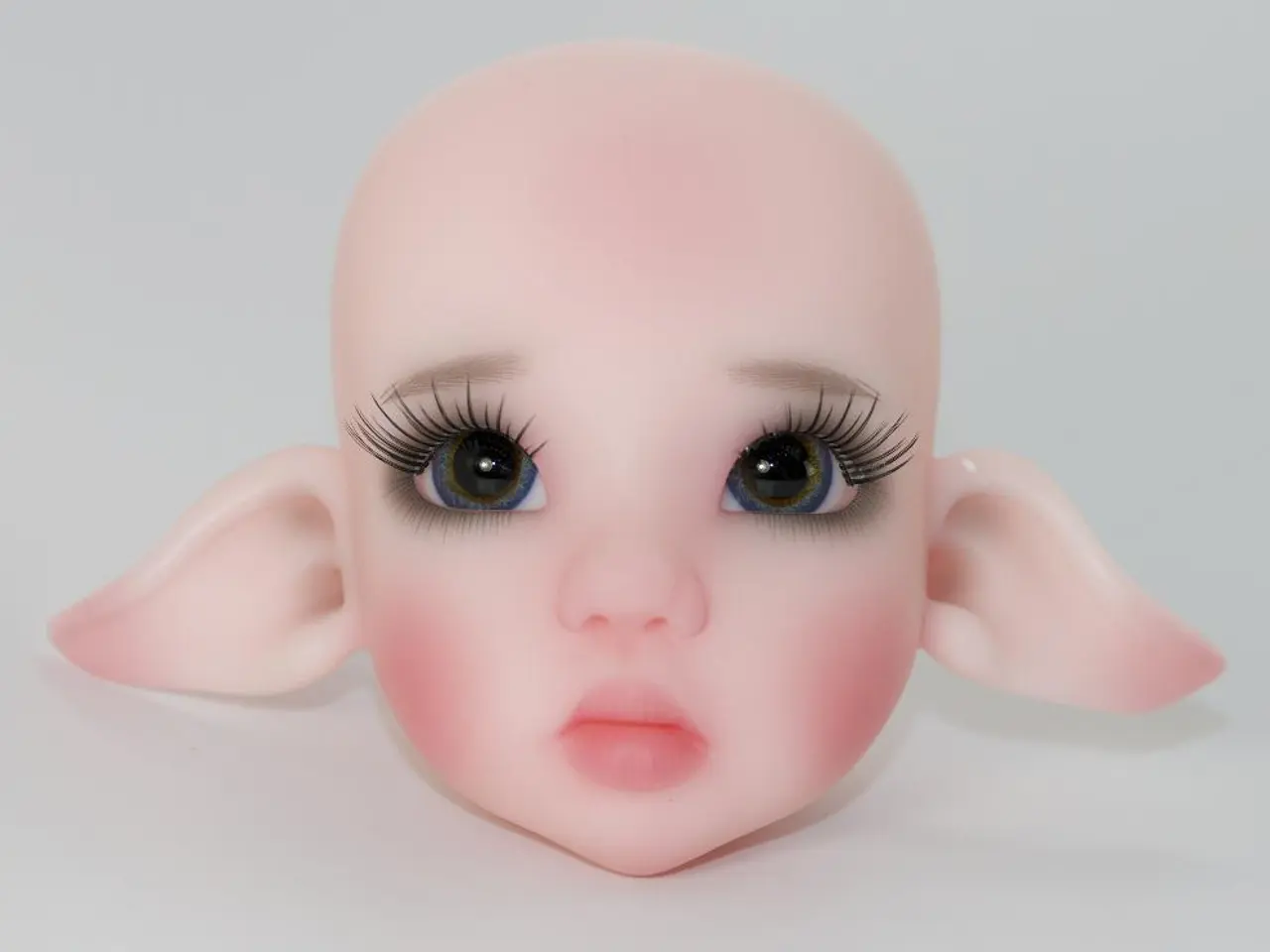 SARS-CoV-2 infetta seletivamente le cellule del naso ricoperte di ciglia all'inizio della malattia...