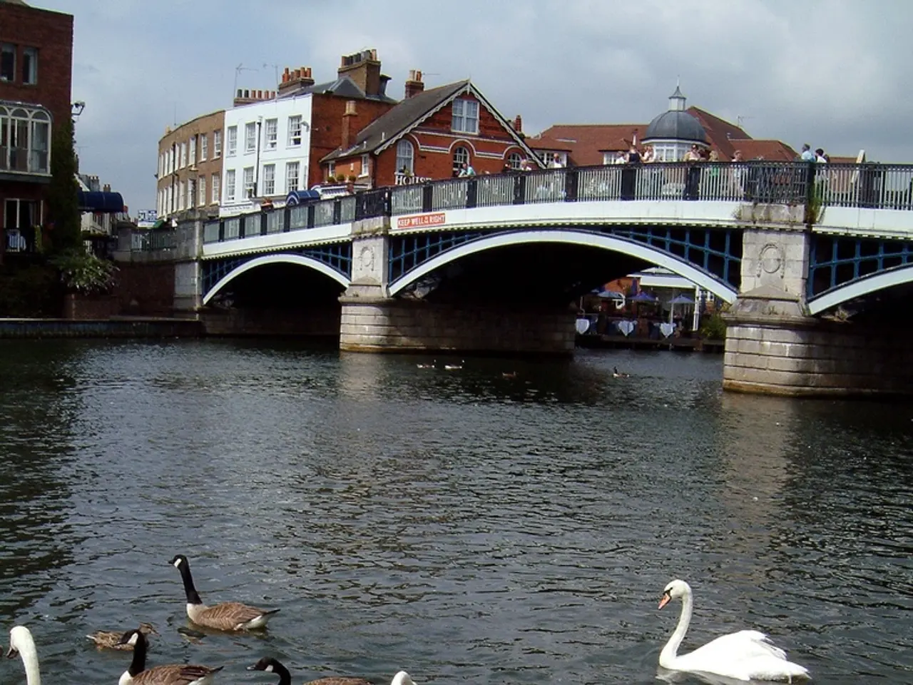 Persone in attesa ad Amburgo
