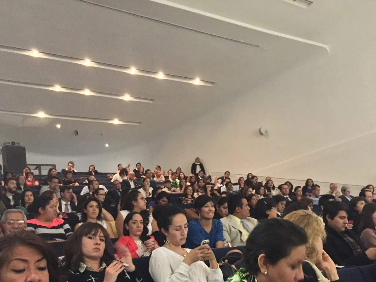 Uso notturno del cellulare: consigli per spezzare l'abitudine