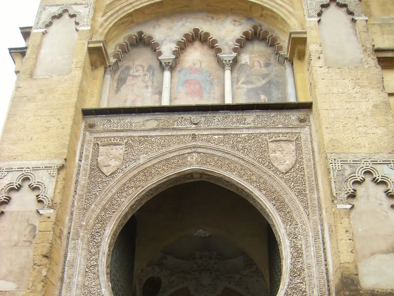 Monumento in vicolo Gazette Rimane Non Affittato, Astensione Annullata