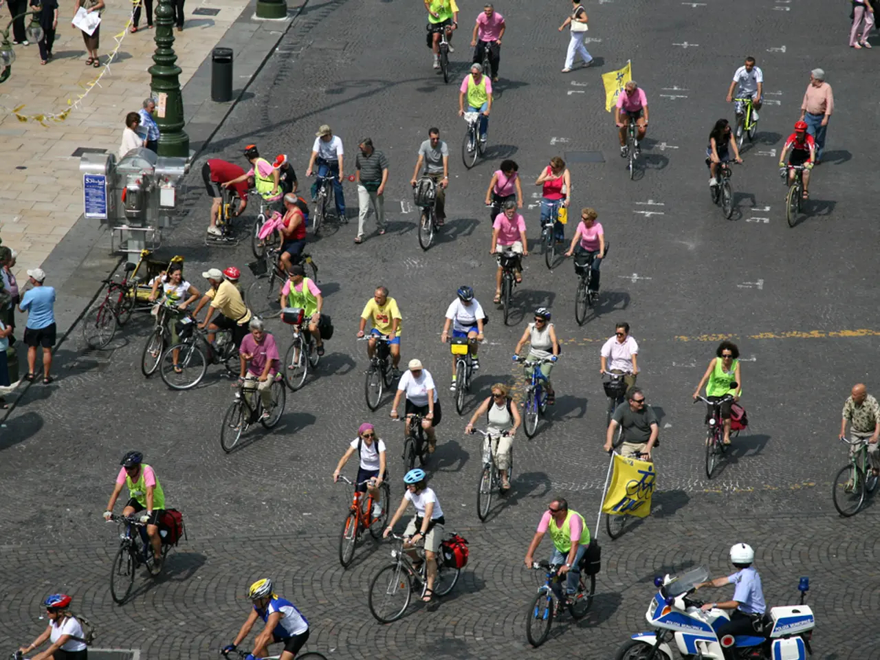 Ciclista professionista Demi Vollering nel servizio fotografico di Polestar