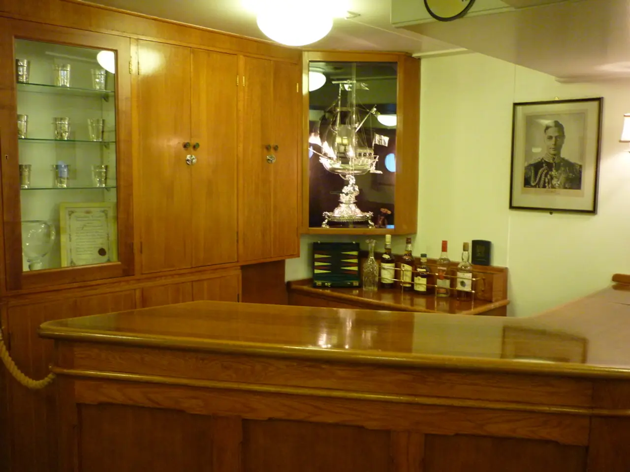 Habitat introduce un concorrente elegantemente prezzo dell'espositore a forma di arcata ricercato...