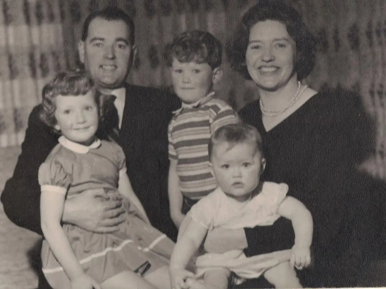 Ragazza adolescente fugge da casa per evitare la mezza sorella, anni dopo la verità viene svelata...