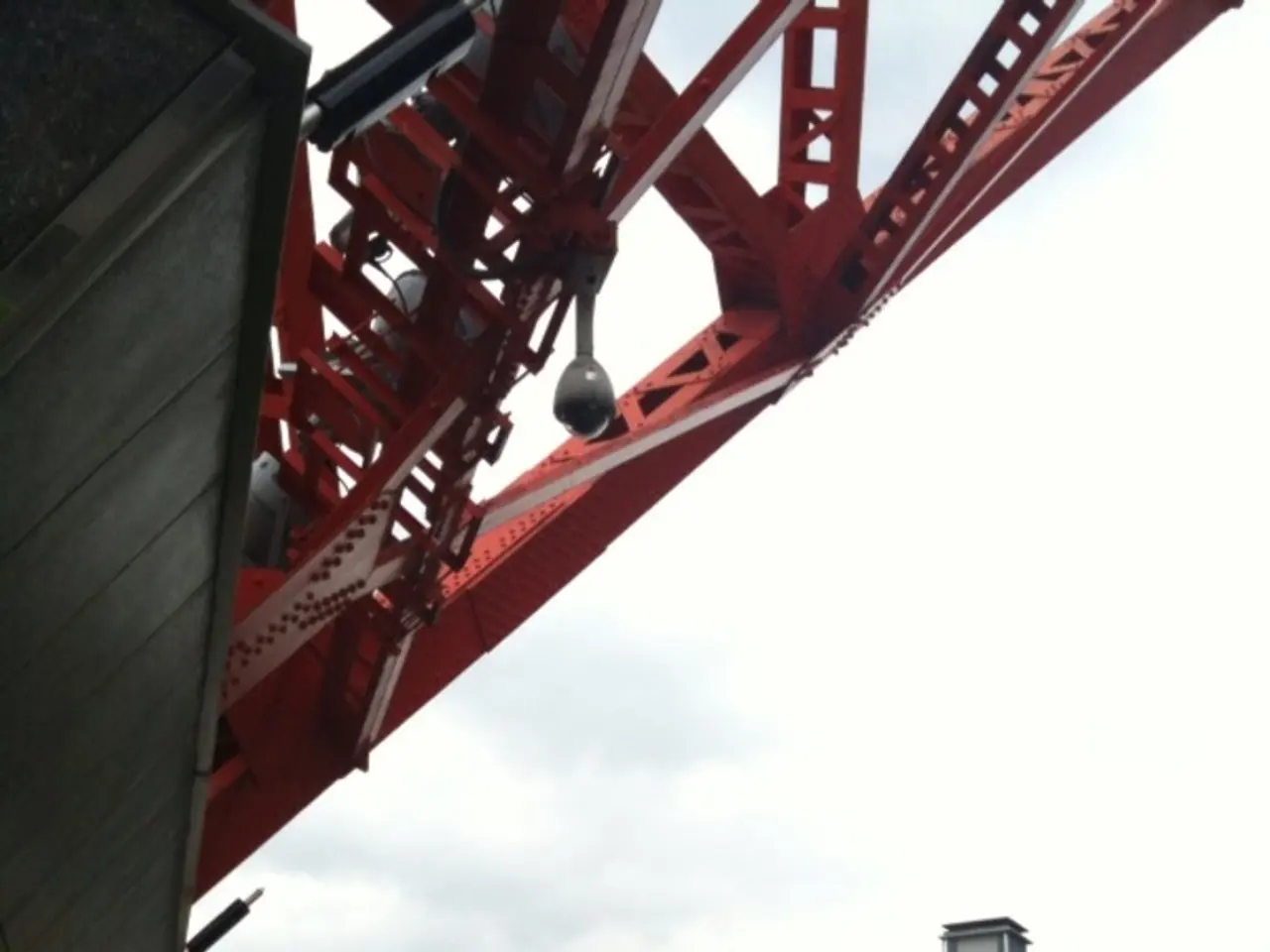 Demolizione e ricostruzione del ponte in vista per Luas, dopo i danni causati dal fuoco