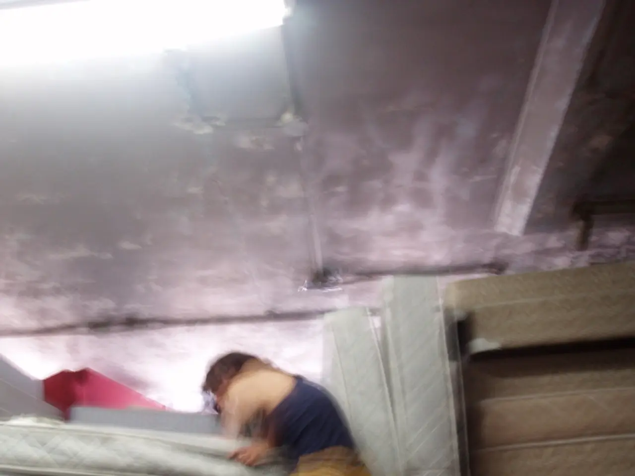 Materasso ortopedico con molle a tasca progettato per alleviare il disagio alla schiena,...