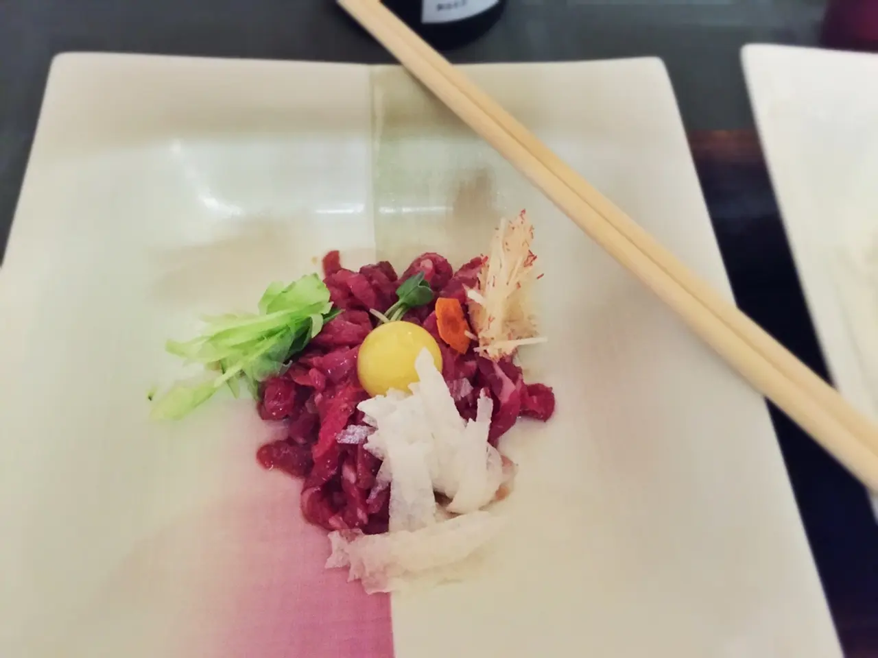 Deliziosa Insalata Ranch Affumicata a Base di Bacon Croccante, Avocado Cremoso e Salmon Squisito,...