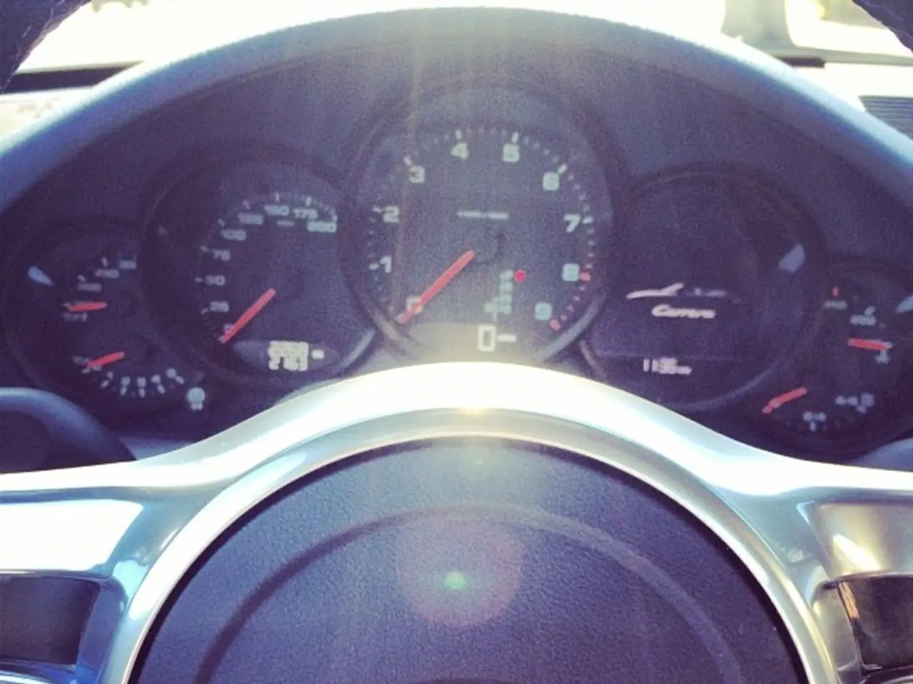 Porsche 911 di lusso, il primo mai posseduto da un cantante con guida a destra, parte per un prezzo...