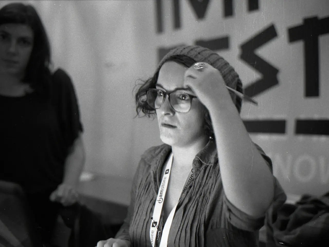 Il caso di aggressione civile contro Cardi B archiviato per il vigilante; la rapper promette di...