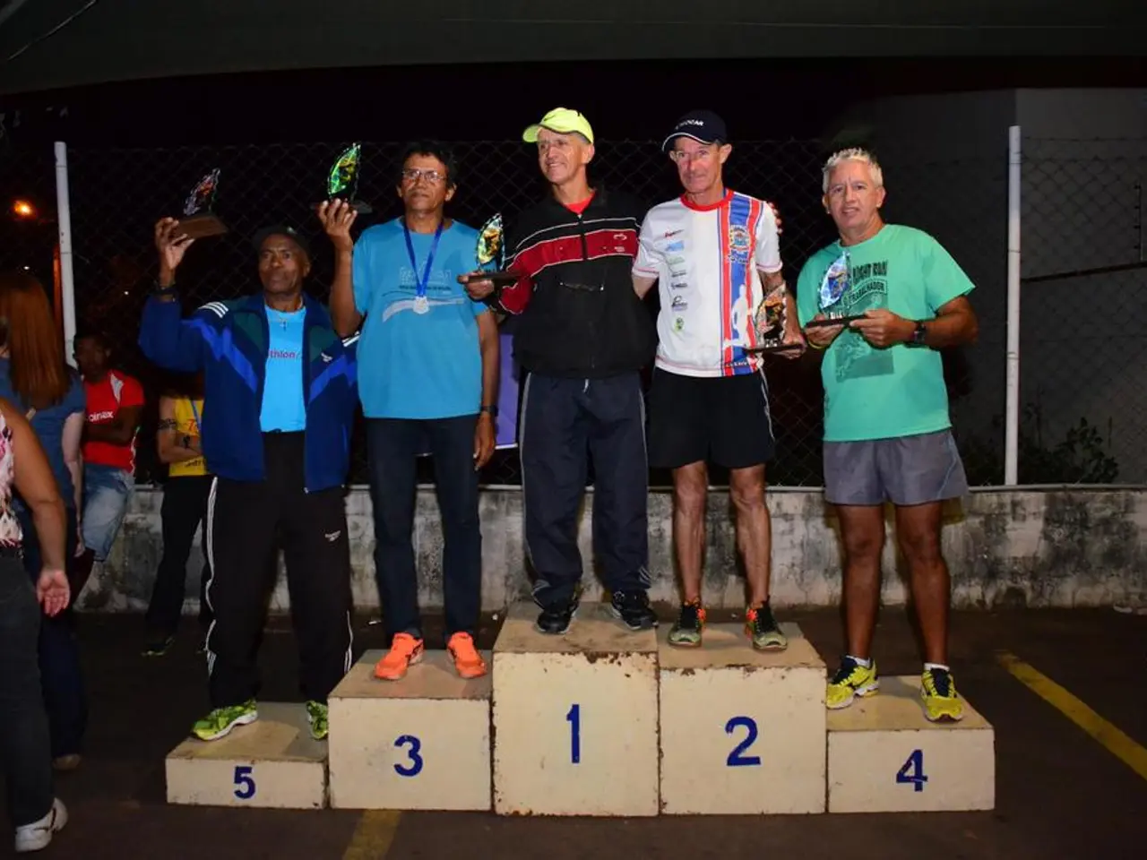 Simbolo d'oro posto sulla maglia da football di Saquon Barkley onora lui durante l'ultima fase dei...