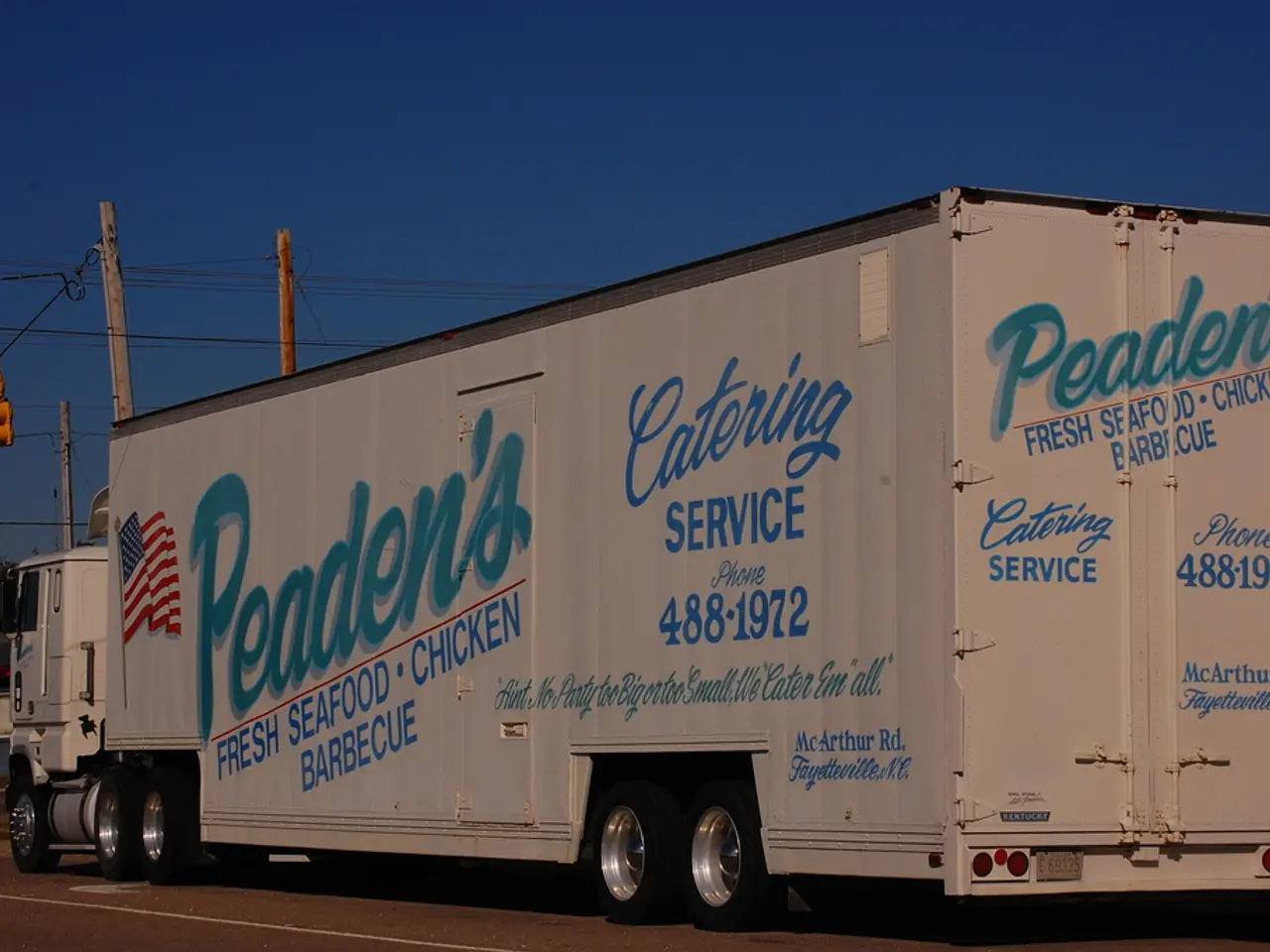 Un incidente coinvolgente un veicolo a propano causa un ribaltamento, causando la chiusura di una...