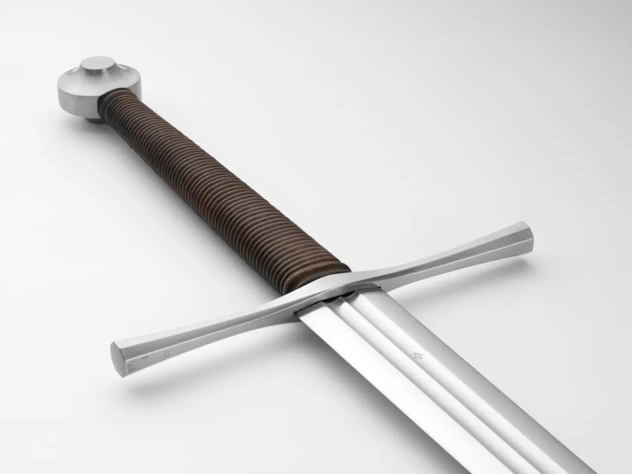 Esploratore Sommerso Scopre Lama Spada Crociato di 900 Anni Nel Mediterraneo ( Israele )