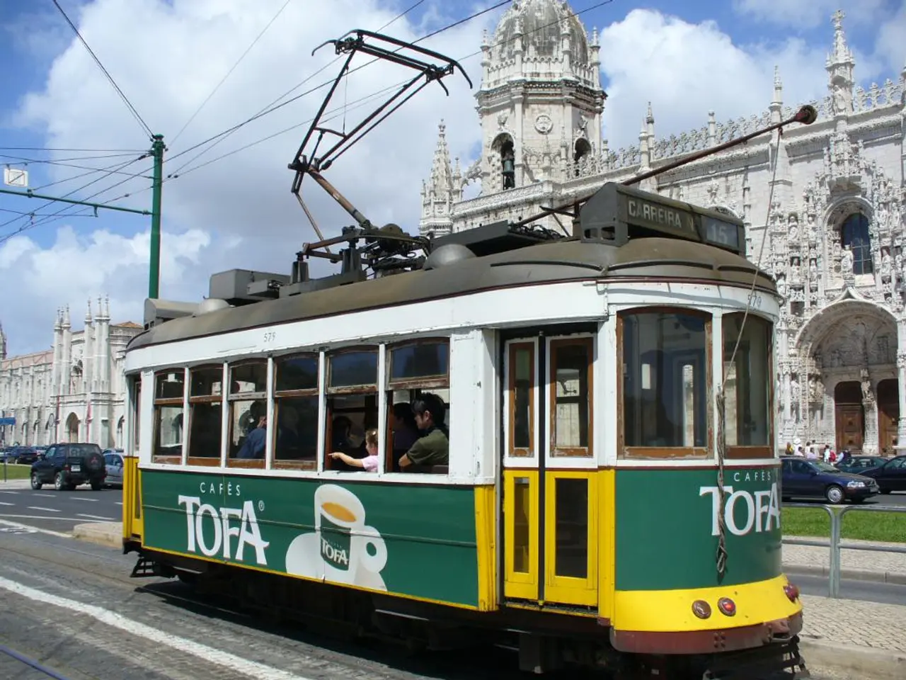 Incidente del tram a Lisbona causa vittime: 15 persone perdono la vita, tra cui cittadini...