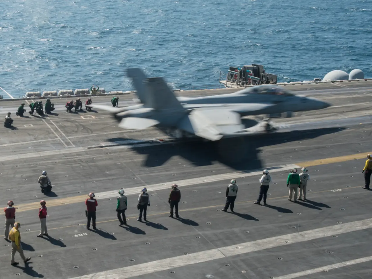 Pico Aereo Piper Cherokee Effettua Atterraggio Rapido, Esce di Pista in Condizioni di Pioggia