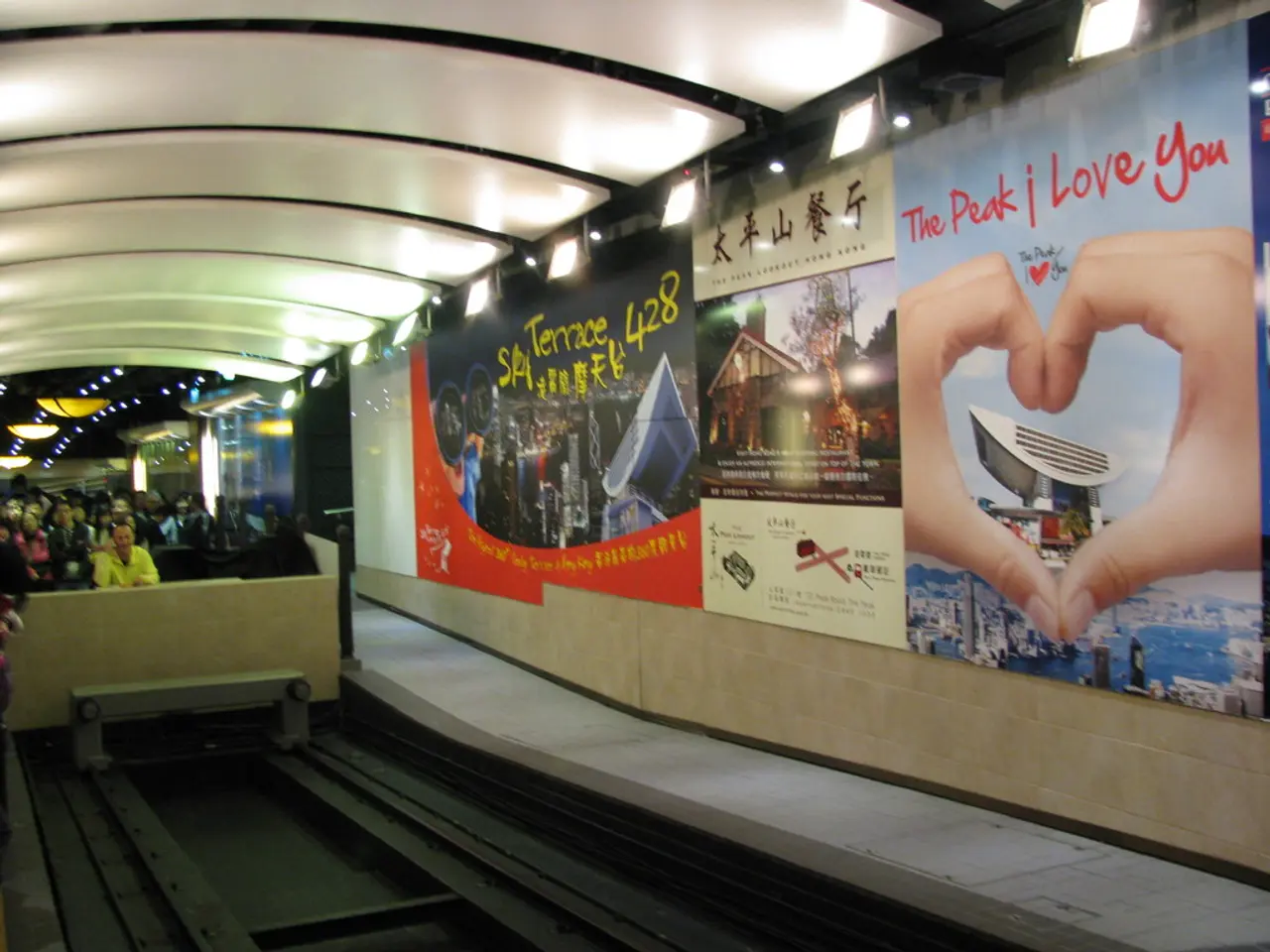 Jorge Bustos afferma che, invece di riconoscere le dimissioni di Pedro Sánchez, Cope le considera...