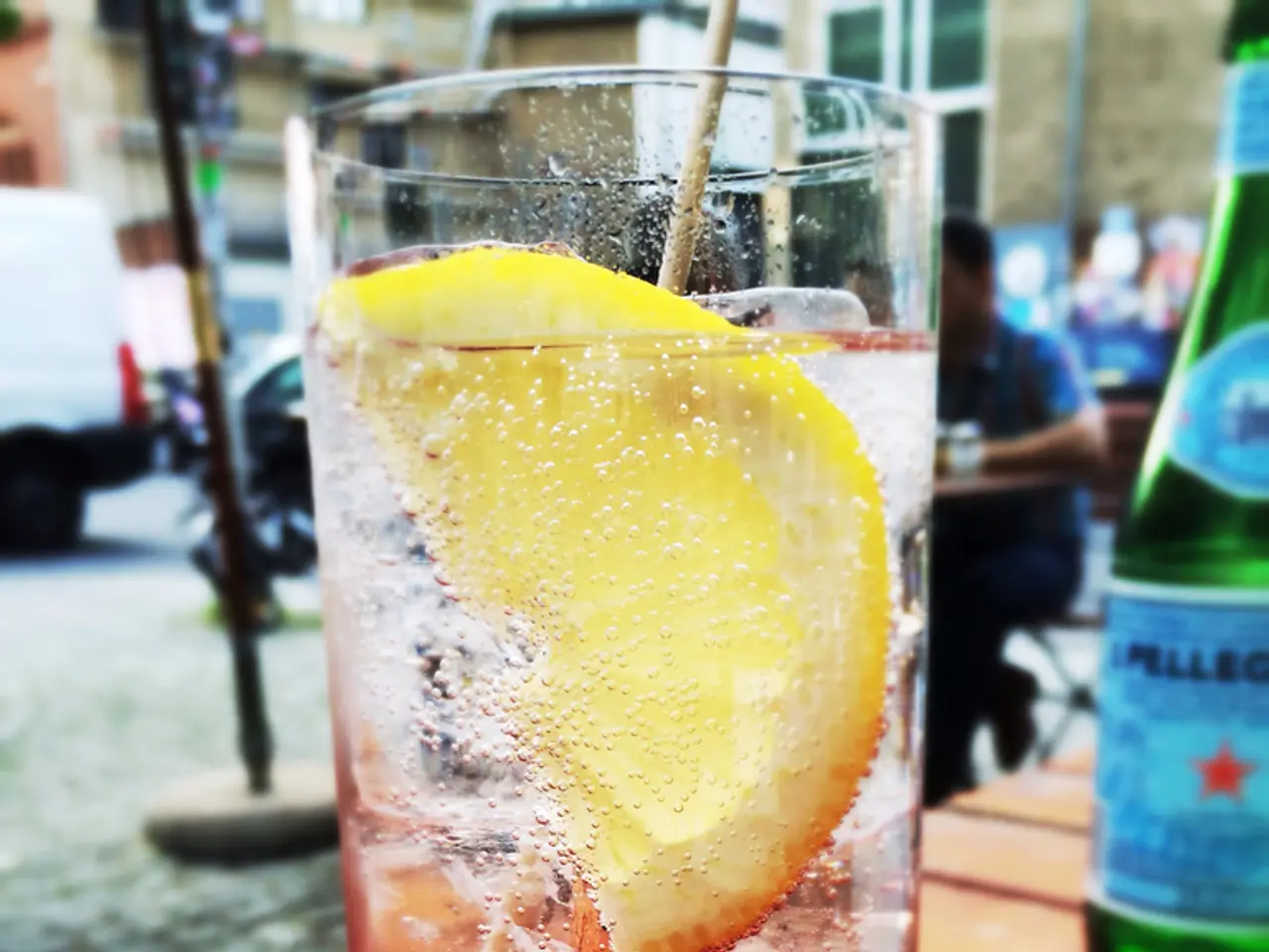 Trasformazione della Salute Post-Pasto: Il Miracolo dell'Acqua al Limone come Aiuto Digestivo