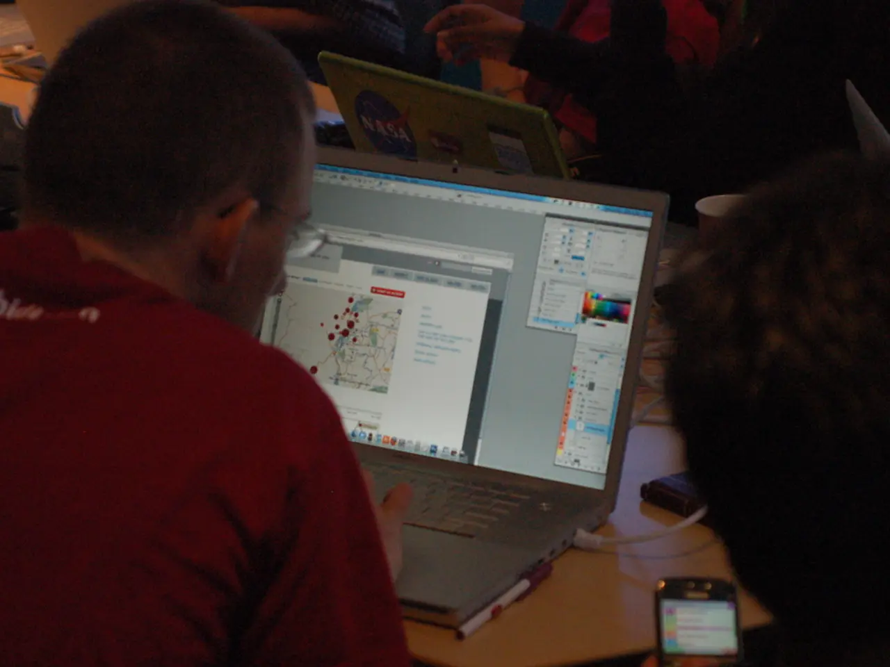 Pratica moderna: l'uso dei dispositivi mobili è diffuso durante le pause toilette