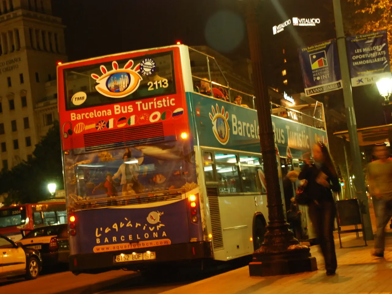 Incidente su Victoria Street nel centro di Londra lascia 17 pedoni feriti