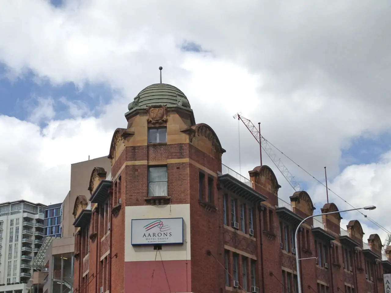 Deviazione del traffico pianificata intorno alla Metro Dubai Center Point Station, come annunciato...