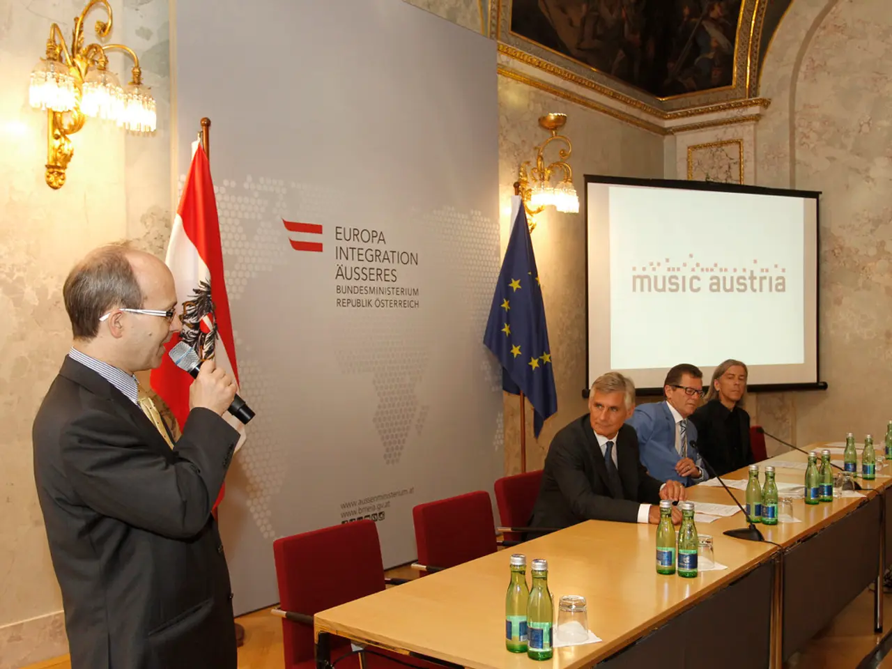 Erian nega di aver assunto il ruolo di leader dalla Morsy come capo del partito FJP