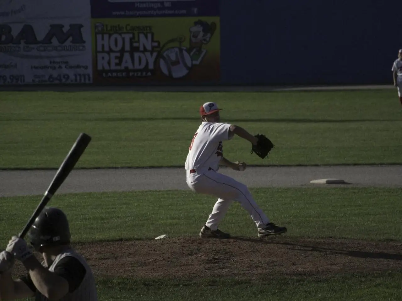 Scontro all-in a tre vie: Michael Mizrachi si cimenta in una cruenta partita a poker