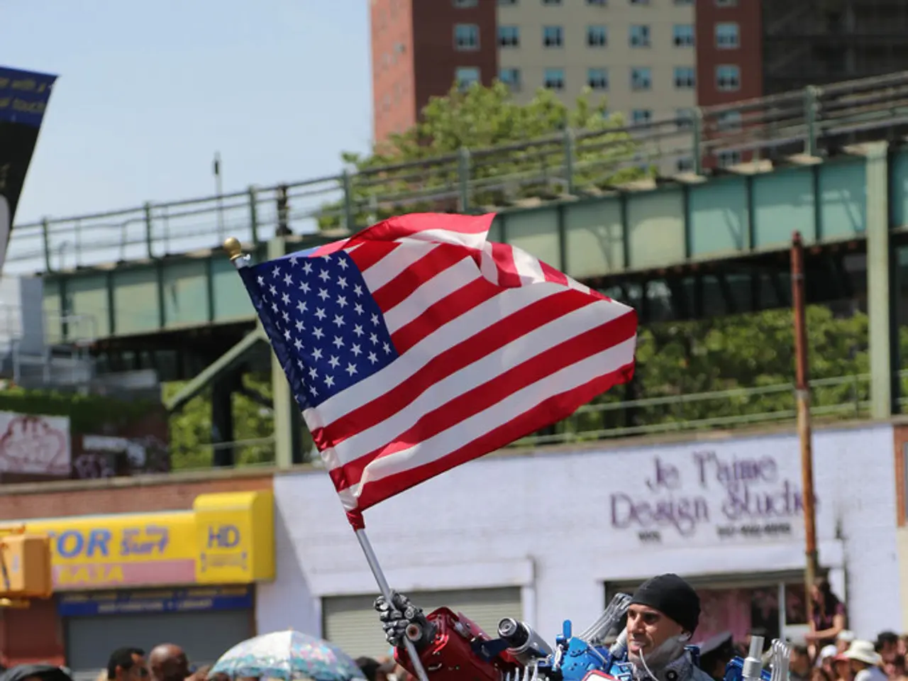 Viaggiare in tutta gli Stati Uniti: Buongiorno, America si imbarca in un viaggio in ogni stato per...