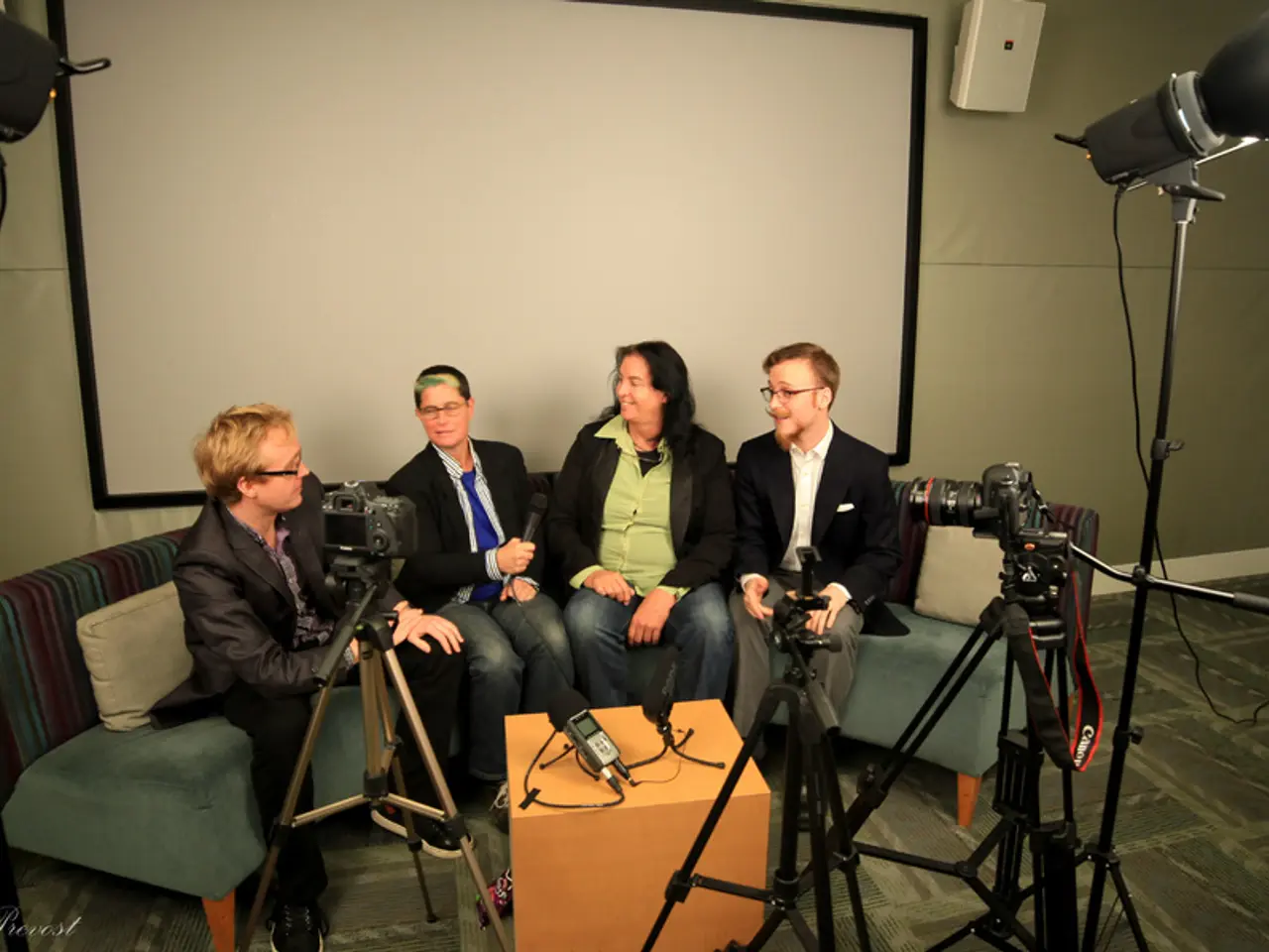 Ruolo di un Coordinatore di Soggetto: Sovrintendere al processo di sviluppo della sceneggiatura...