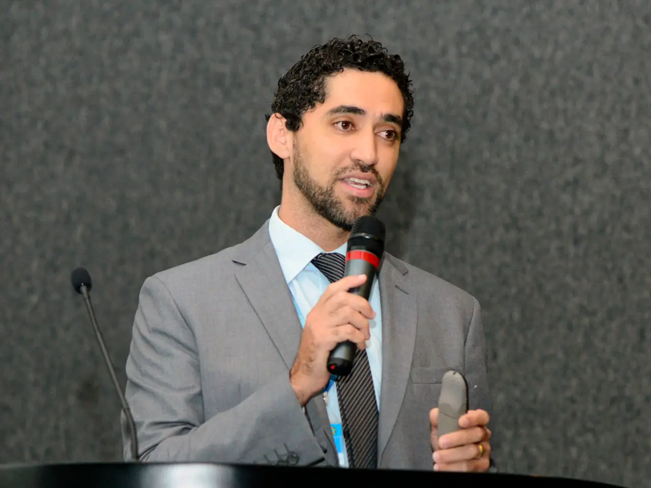 Navigare nel Progresso Professionale sotto la Supervisione con un Alto Livello di Controllo