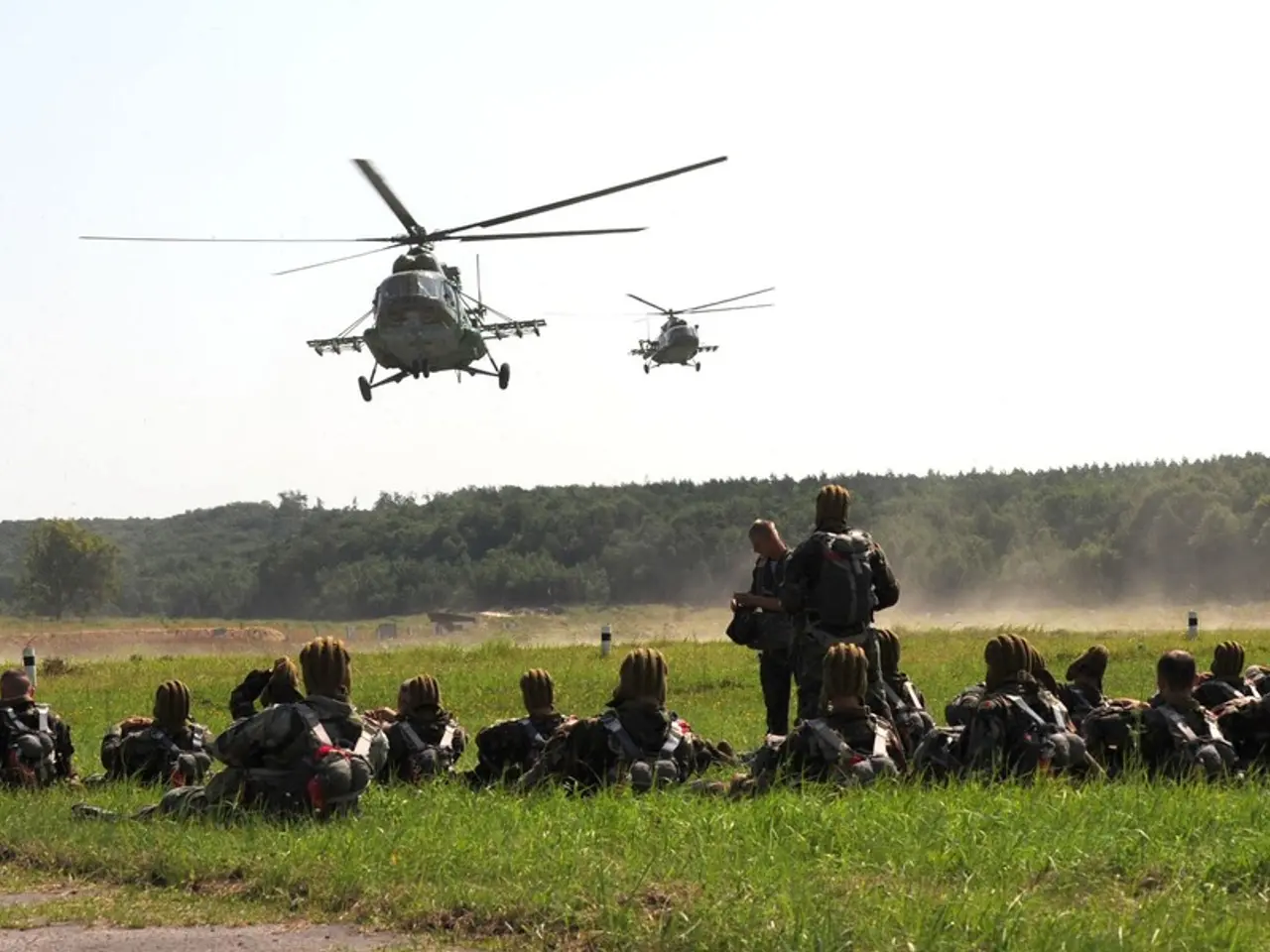 Le tenebre calano con il ritorno di Landman per una seconda stagione, promettendo di intensificare...