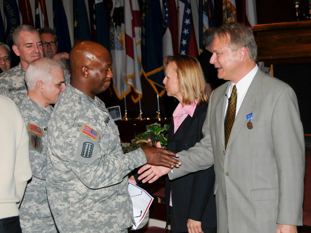 Non c'è spazio per lettere negative o insultanti nell'Unità, come affermato da Hamzah