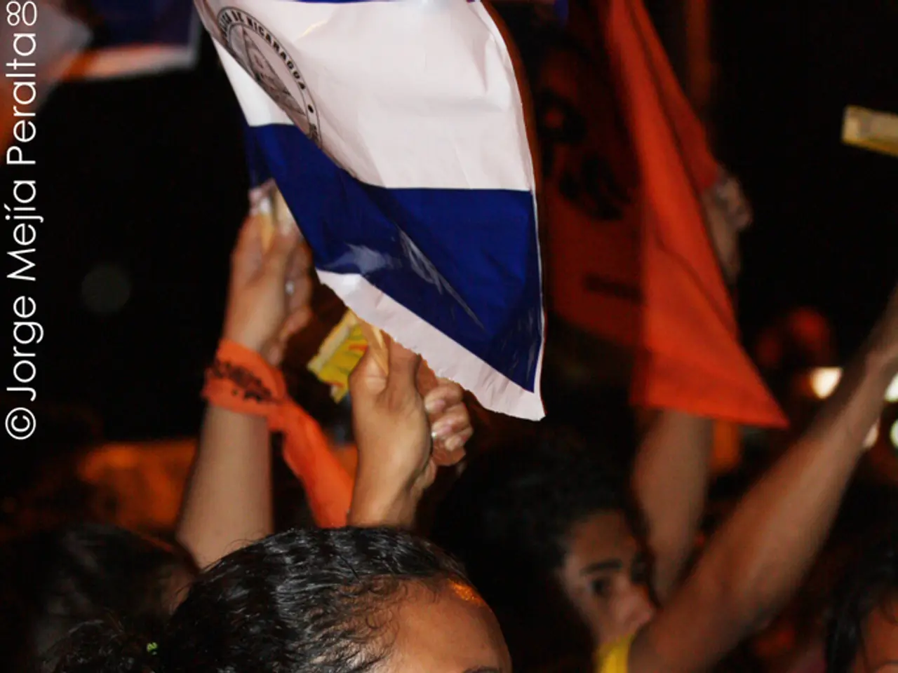 I manifestanti, guidati dai sindacati e dalle organizzazioni impegnate nell'attivismo, esprimono il...