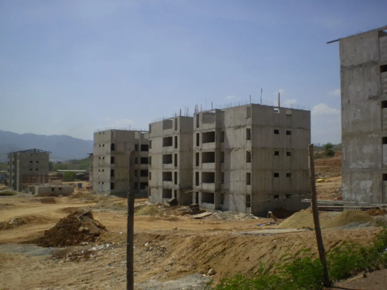 Operazioni di ricerca continuano in regioni lontane dell'Afghanistan per trovare i sopravvissuti al...