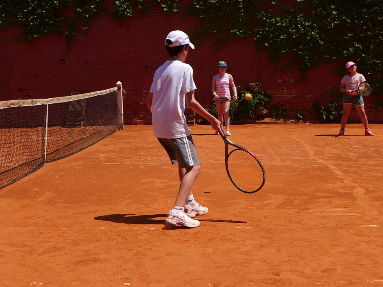 Istruzione del Tennis per Bambini di EtÃ  4-10: Programma della USTA con Palla Rossa per Both Boys...
