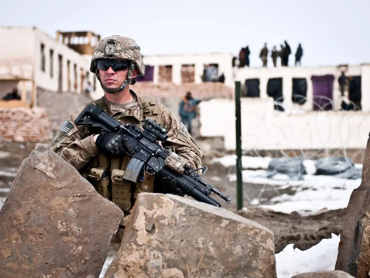 Trump rivolge avvertimenti aggressivi a Chicago, accompagnati da un'insolito condivisione di...