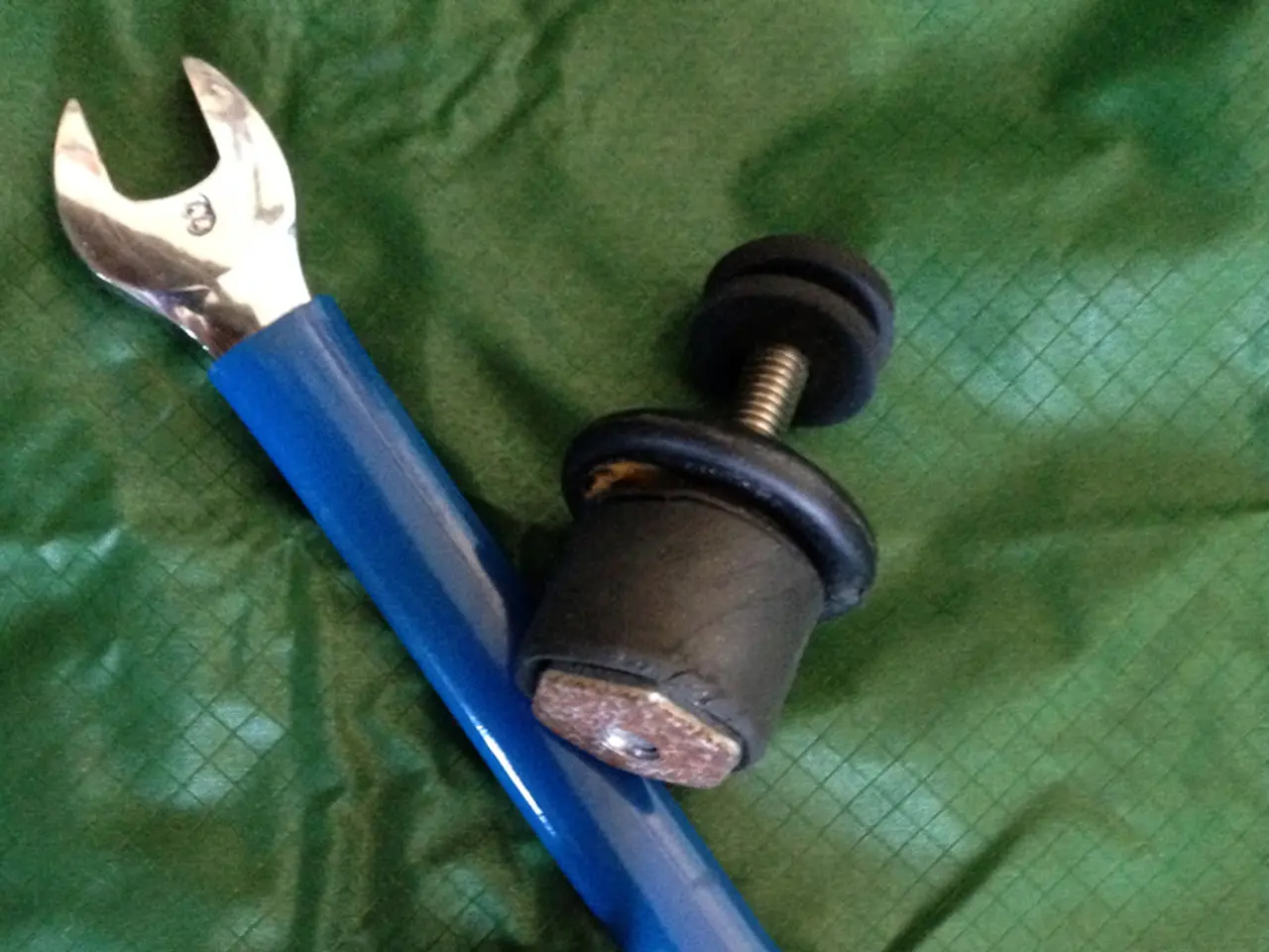 Tool Tray di GrypMat:ADERISCE Superficie Flessibile, Antiscivolo per un Organizzazione Facile