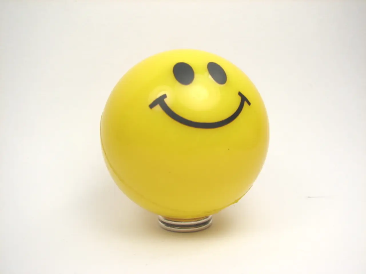 Interpretazioni Divertenti dei Caratteri: Guida alle Emoticon (Presentazione Tabulare)