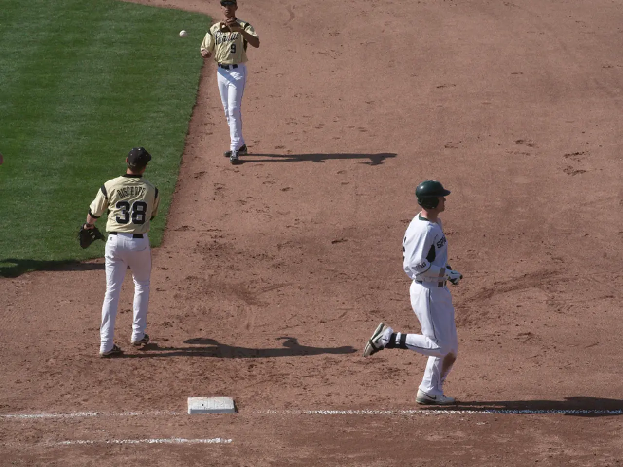 La squadra di cricket dell'Inghilterra potrebbe avere un nuovo capitano a causa dell'infortunio di...