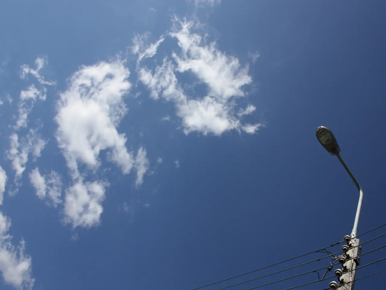 Il cielo è coperto da nuvole. Un insolito eclissi totale di luna ha impreziosito Osnabrück domenica...