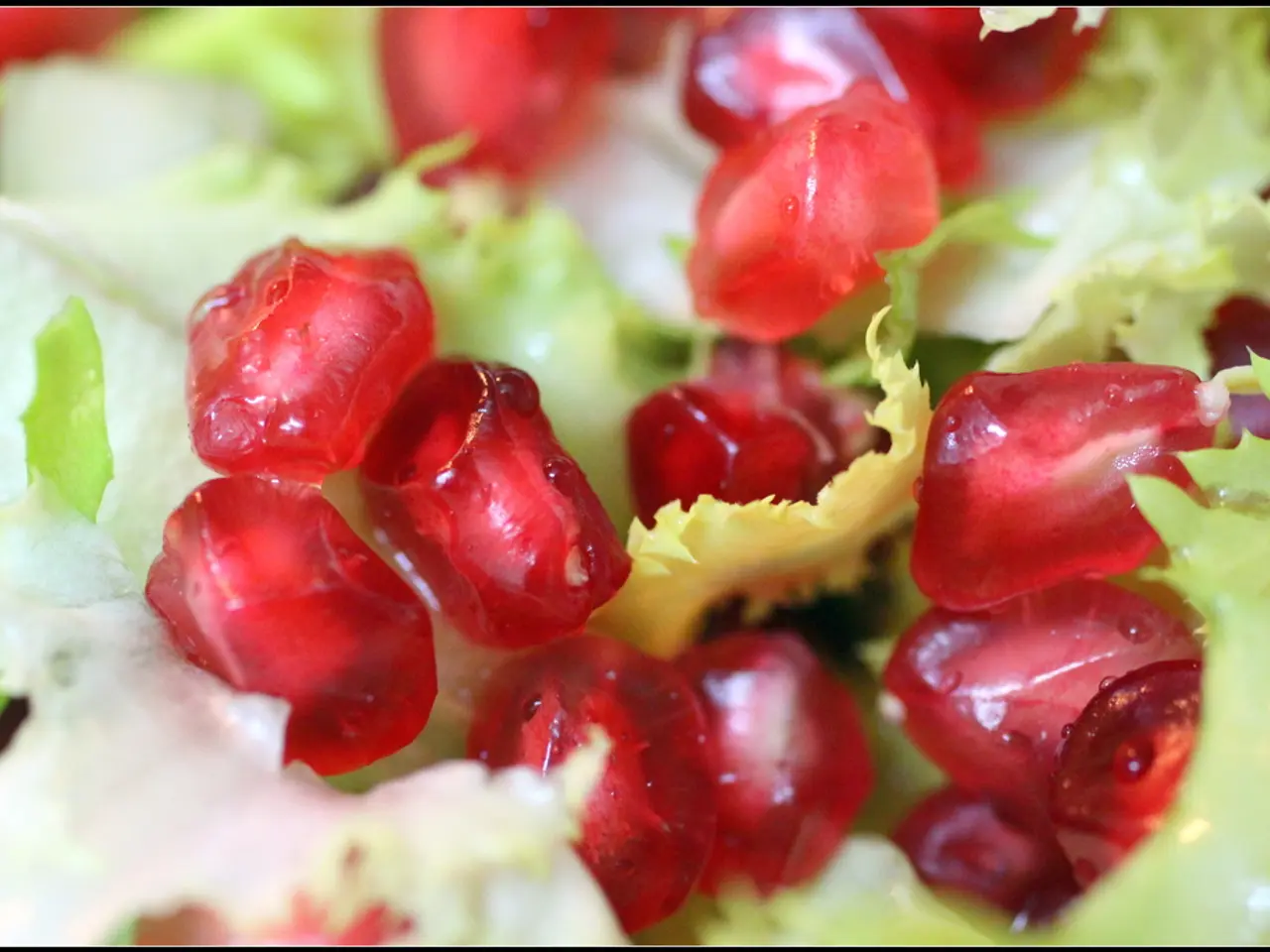 Preparazione di Poha vegetariano: un delizioso piatto indiano abase di riso piatto