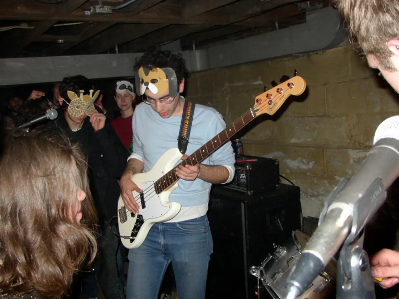 Gruppo Mascherato Violento Uccide Ragazzi di 12 e 15 Anni in Australia