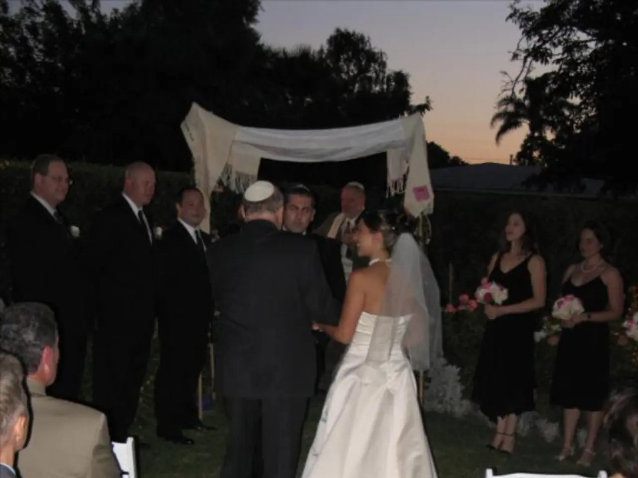 Le spese per le coppie sposate nel 2025 sono molteplici: mentre Taylor Swift può permettersi i...