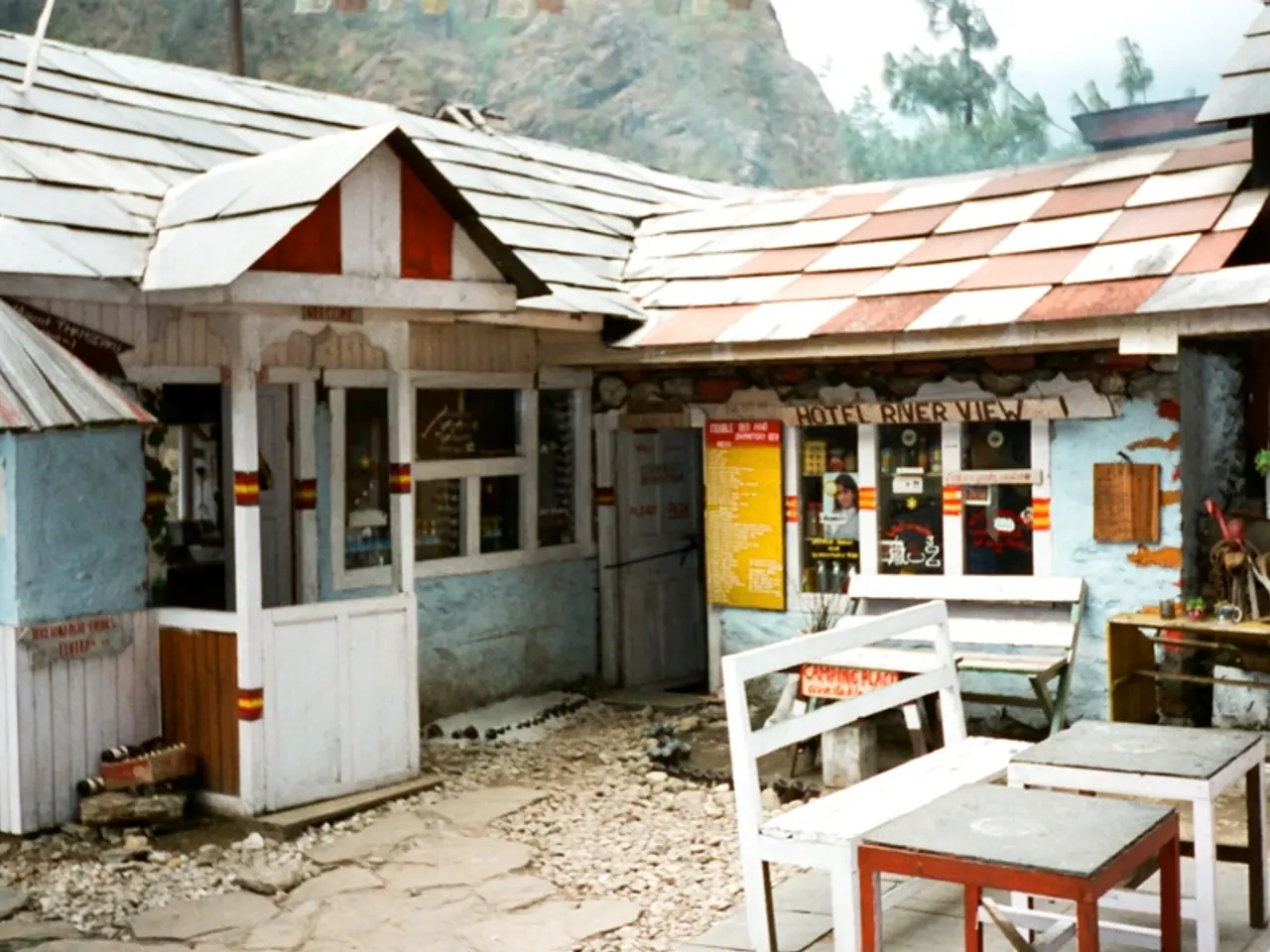 Tenuta yorkshire antica, che ha ceduto alle fiamme tre generazioni fa, è stata restaurata e ora è...