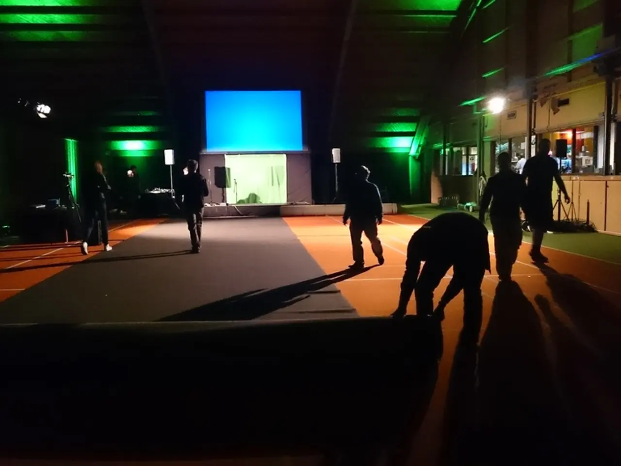 Un piccolo spazio defilato tipicamente appare opaco quando decorato con colori cupi, ma l'ultimo...