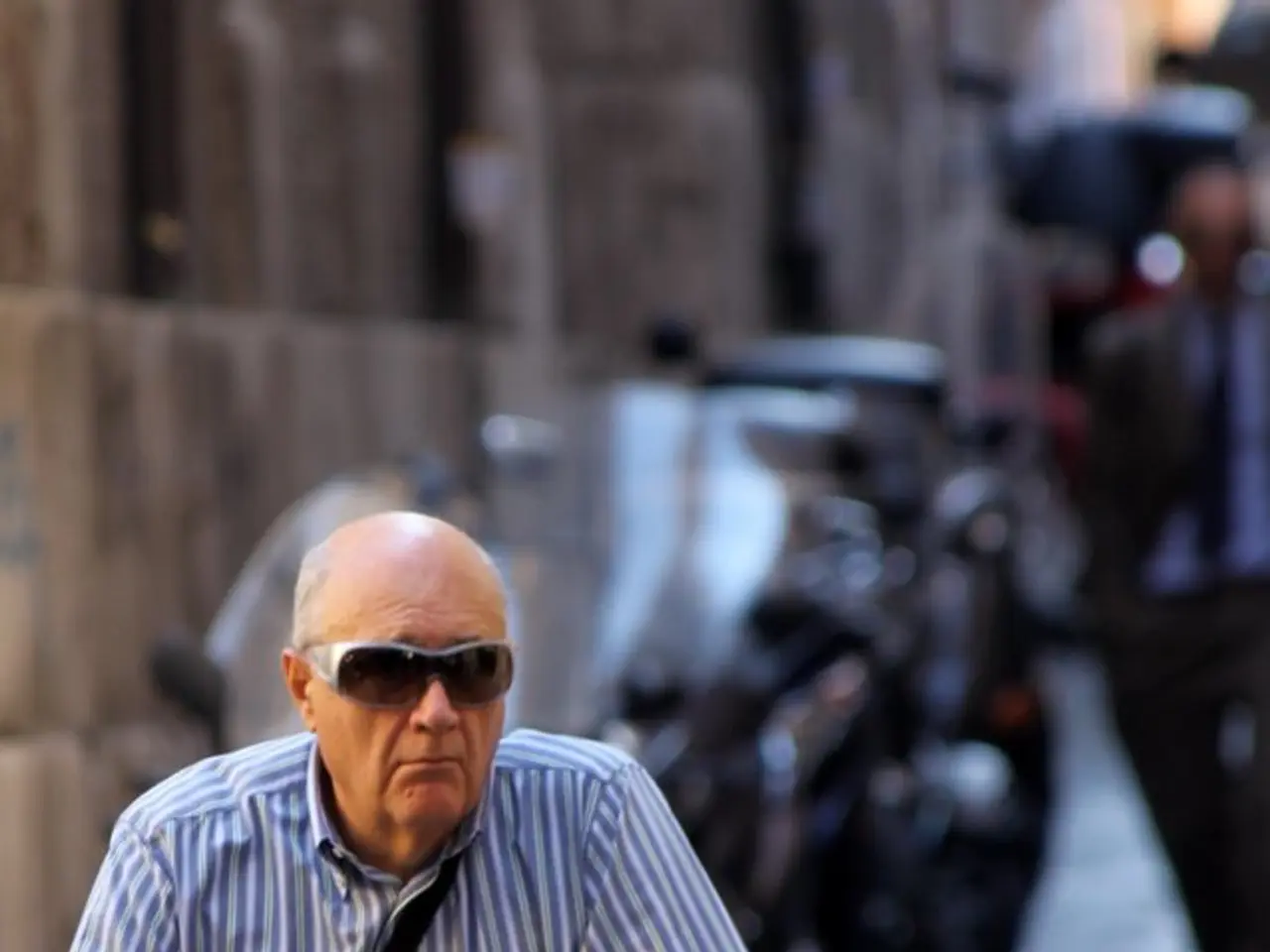 Anziano truffato di 900 euro da un meccanico fraudolento a Barcellona