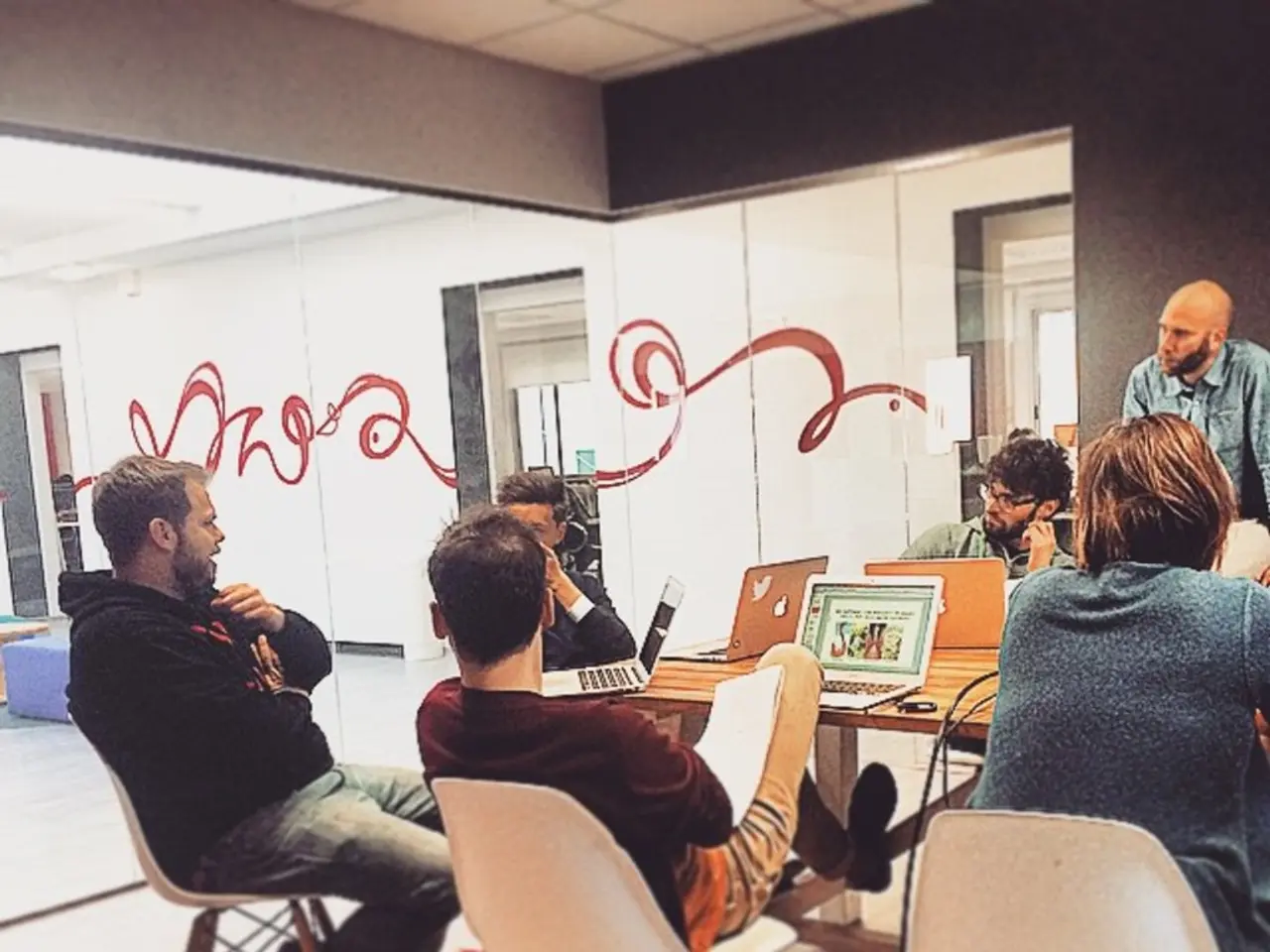 Intelligenza Artificiale sul Lavoro: il Potenziale di GenAI nell'Assistere i Dipendenti anziché...